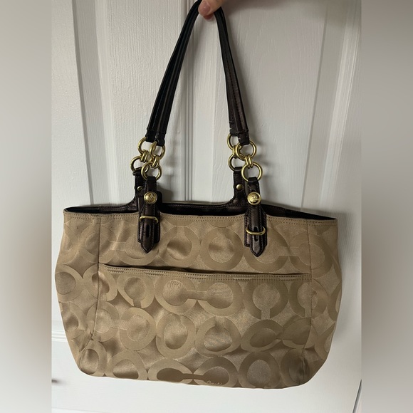 Classic Coach Bag - Picture 2 of 4